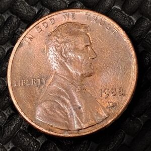 1988 D Lincoln Penny Some Weak Letters In "States Of" Scratches On Rim & Stairs